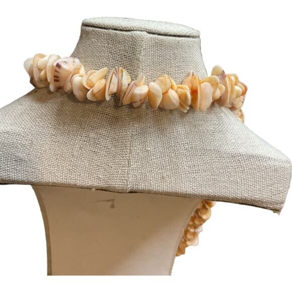 Vintage Hawaiian Shell Necklace With Natural Beige & Orange Tones - Picture 6 of 6